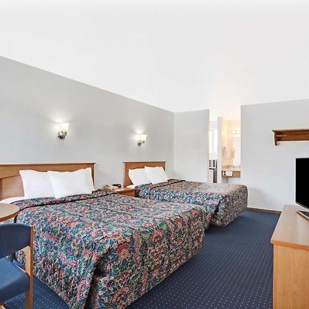 Days Inn By Wyndham Seattle North Of Downtown Экстерьер фото