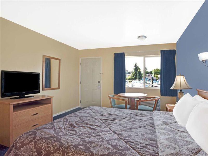 Days Inn By Wyndham Seattle North Of Downtown Экстерьер фото