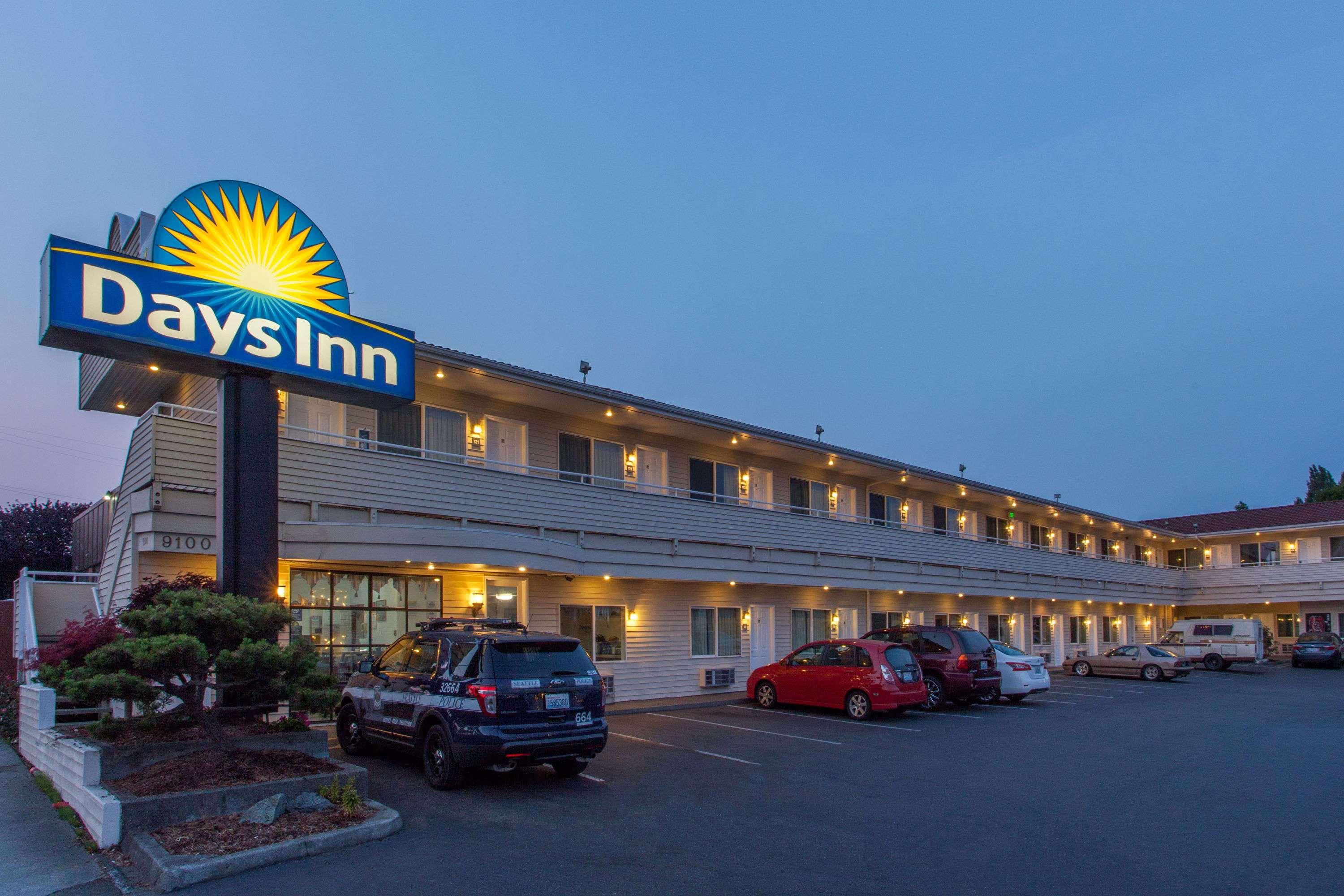 Days Inn By Wyndham Seattle North Of Downtown Экстерьер фото