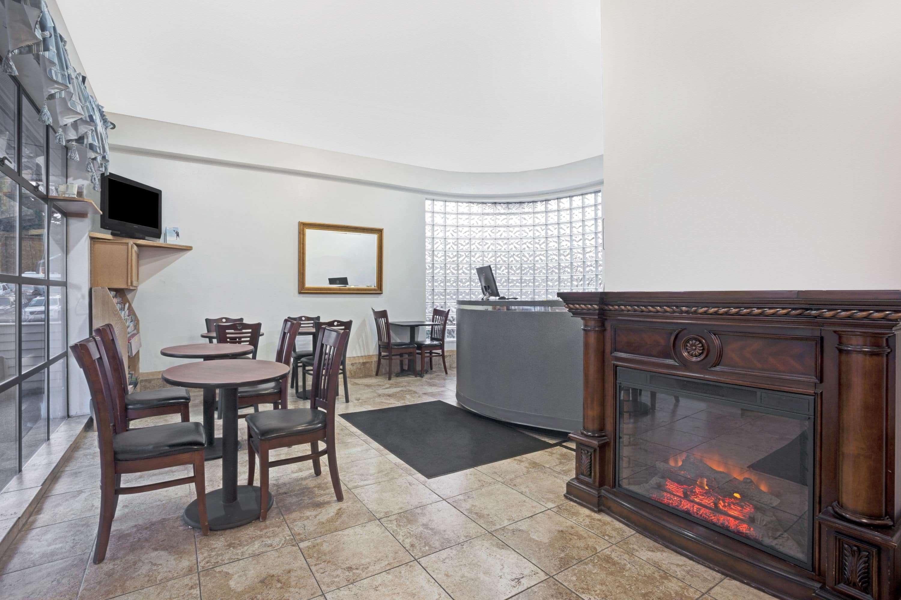 Days Inn By Wyndham Seattle North Of Downtown Экстерьер фото